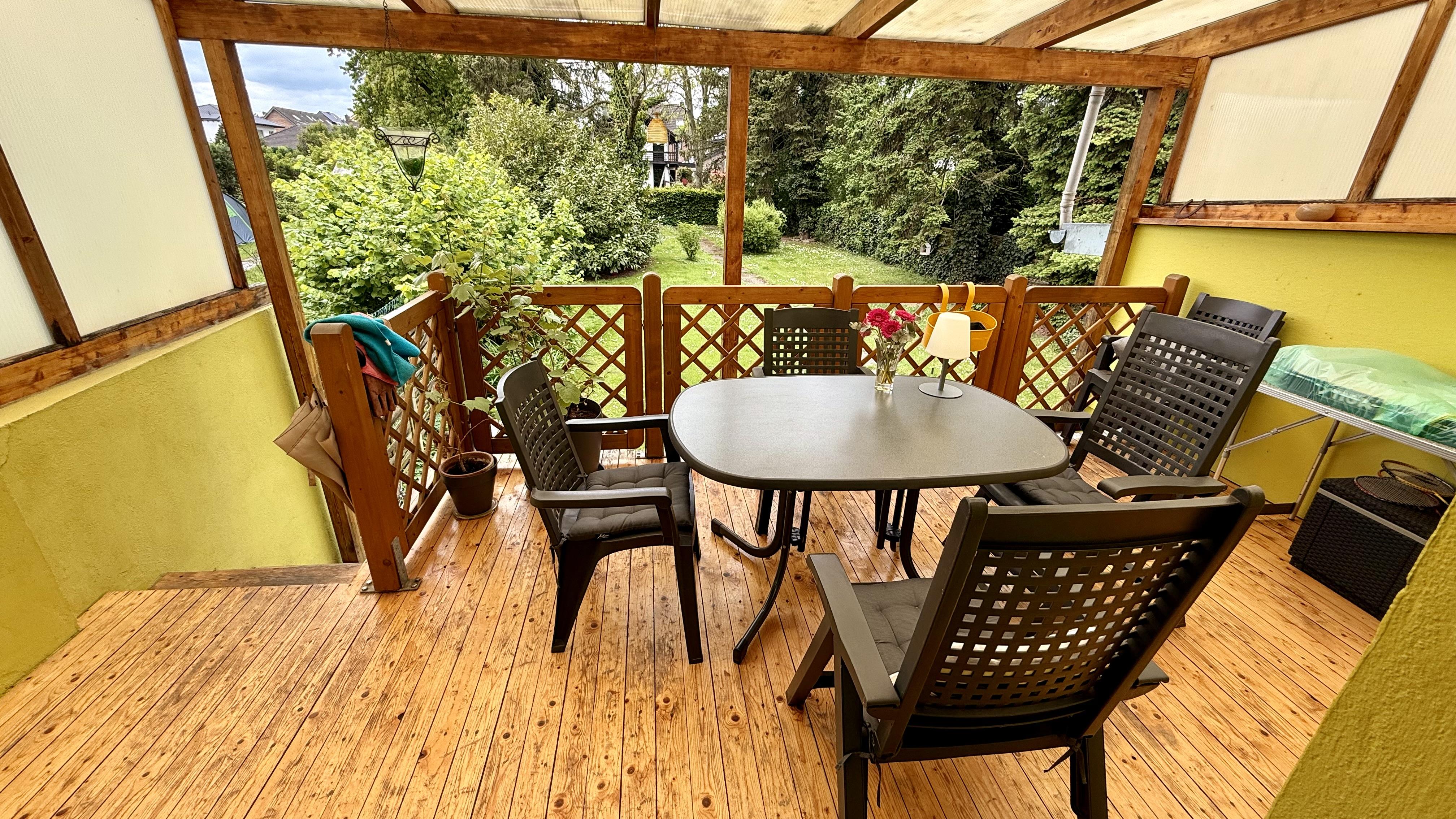 Einfamilienhaus mit Garage und Garten - Bild# 1